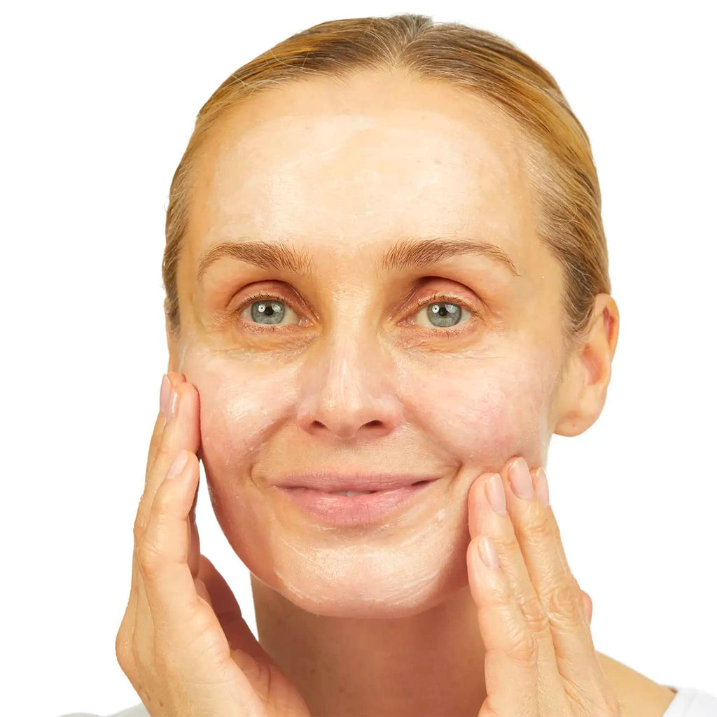 No7 Lift & Luminate Dual Action Cleansing & Exfoliating Face Wash - Gentle Face Exfoliator with Vitamin C, E & B5