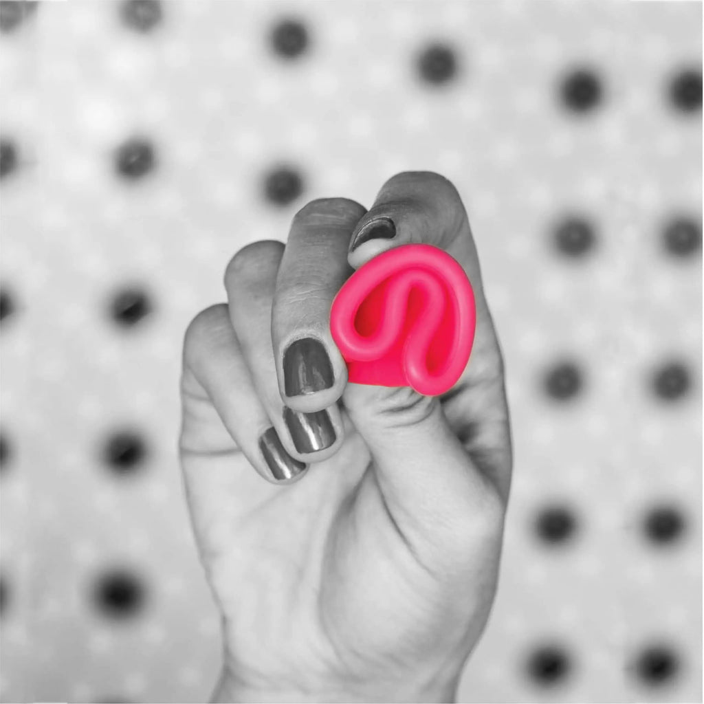 Oi | Organic Initiative - Menstrual Cup | Small - Slim-fit, Wear for 12 hrs | Reusable, Leak Free (17 ml) oi Au supplements