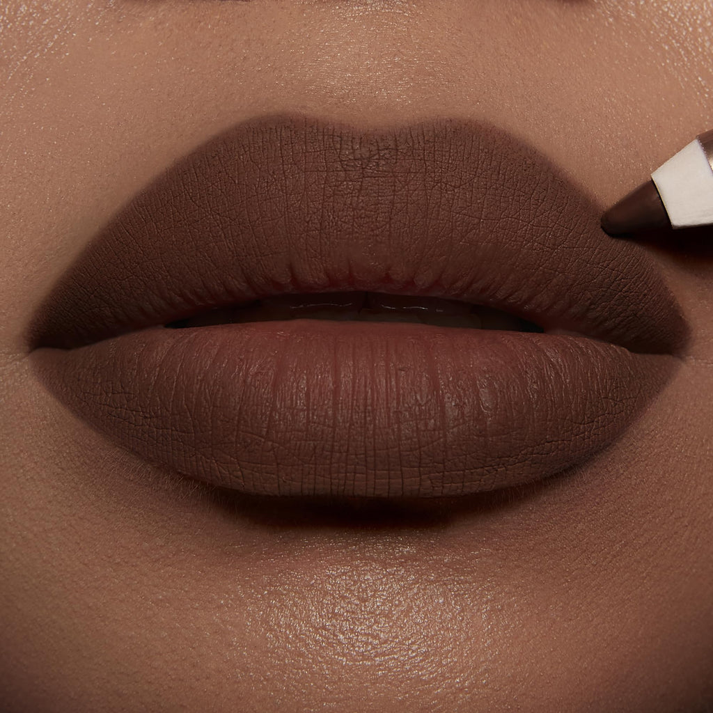 Charlotte Tilbury Lip Cheat Lip Liner Pencil - Gives Lips a Fuller-Looking, Defined Pout - Enriched with Jojoba Oil & Hyaluronic Acid - Waterproof, Smudge-Proof & Transfer-Proof - Foxy Brown - TrustMedUSA
