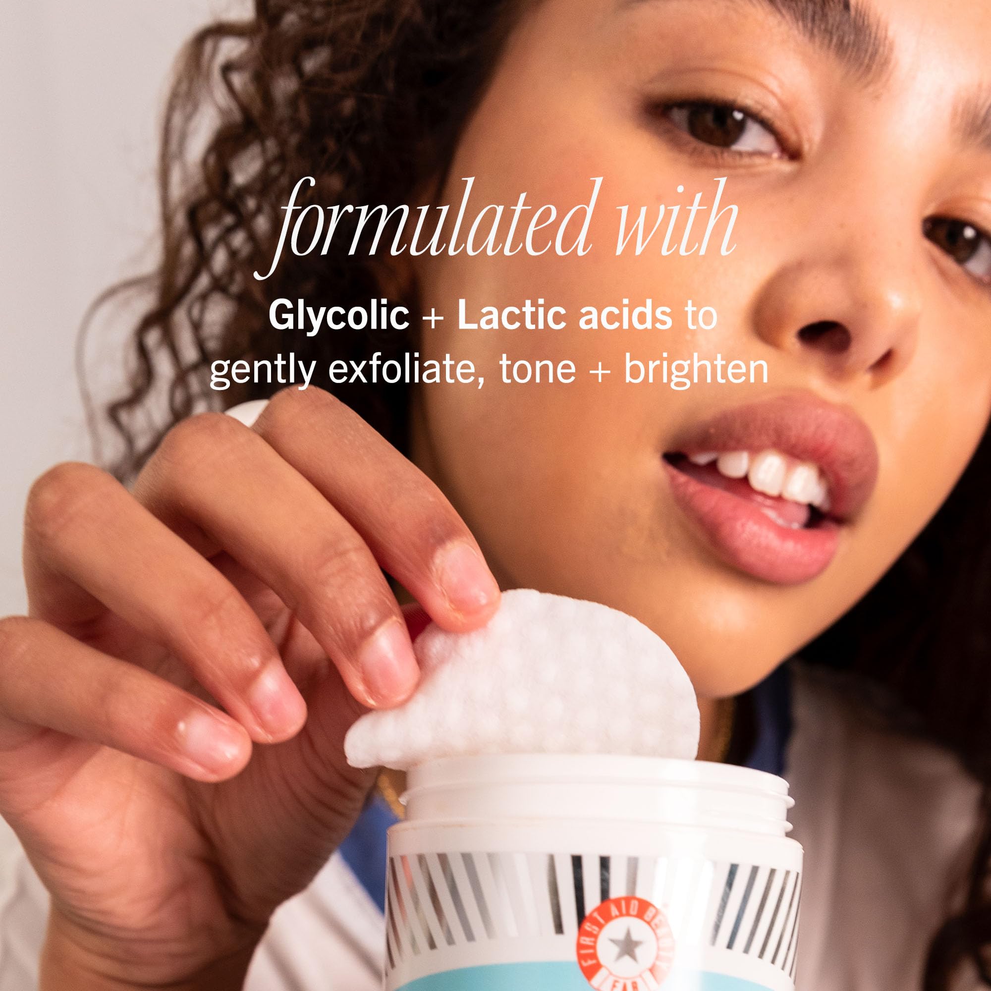 First Aid Beauty - Facial Radiance Pads with Glycolic & Lactic Acids, Daily Exfoliating Pads - TrustMedUSA