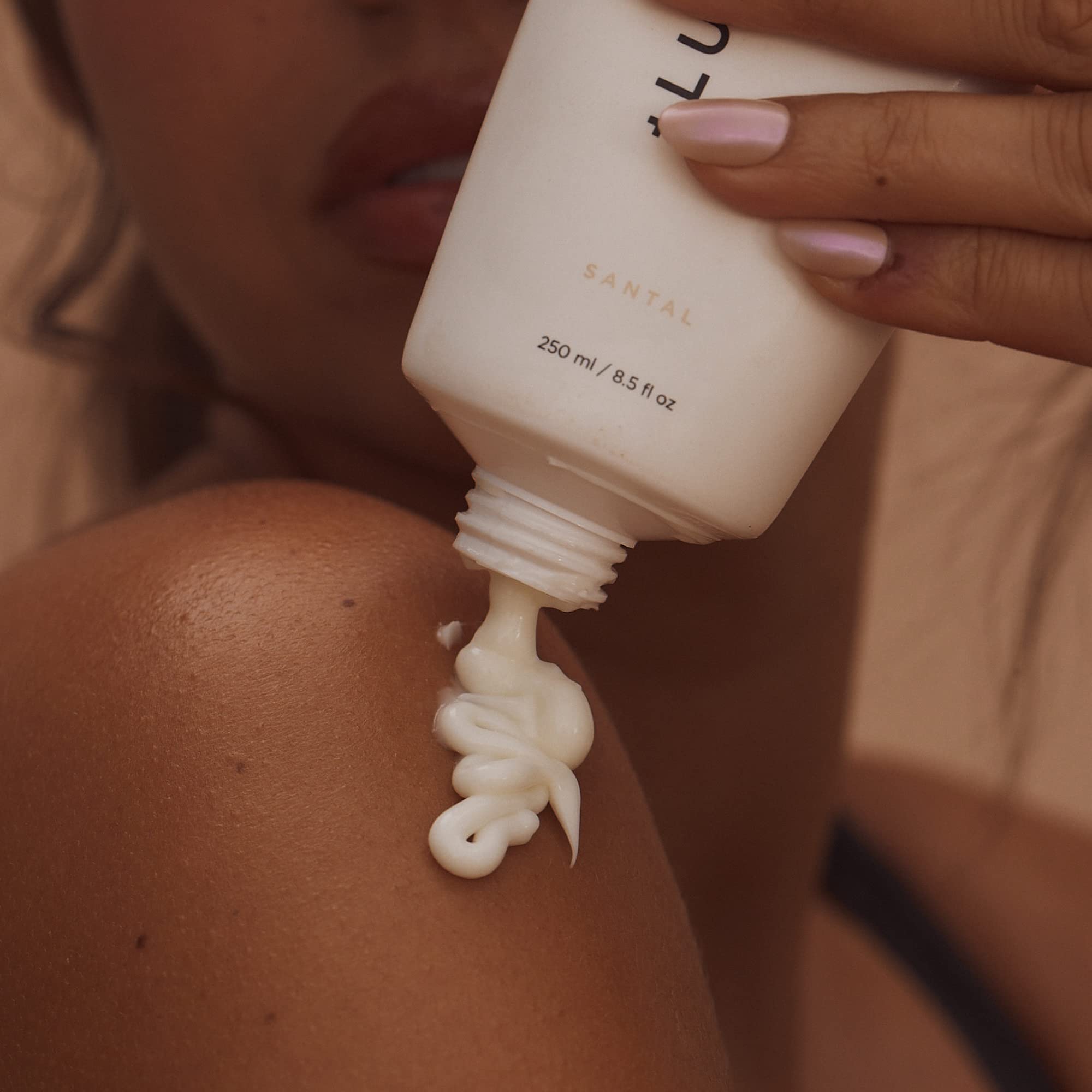 '+ Lux Unfiltered Tall Pour N°14 Body Lotion for Women - Moisturizing Body Cream with Jojoba, Squalane, Shea Butter, Vitamin C & Hyaluronic Acid - Hydrating Body Lotion, Non-Greasy - Santal - Maple Wellness Supplements