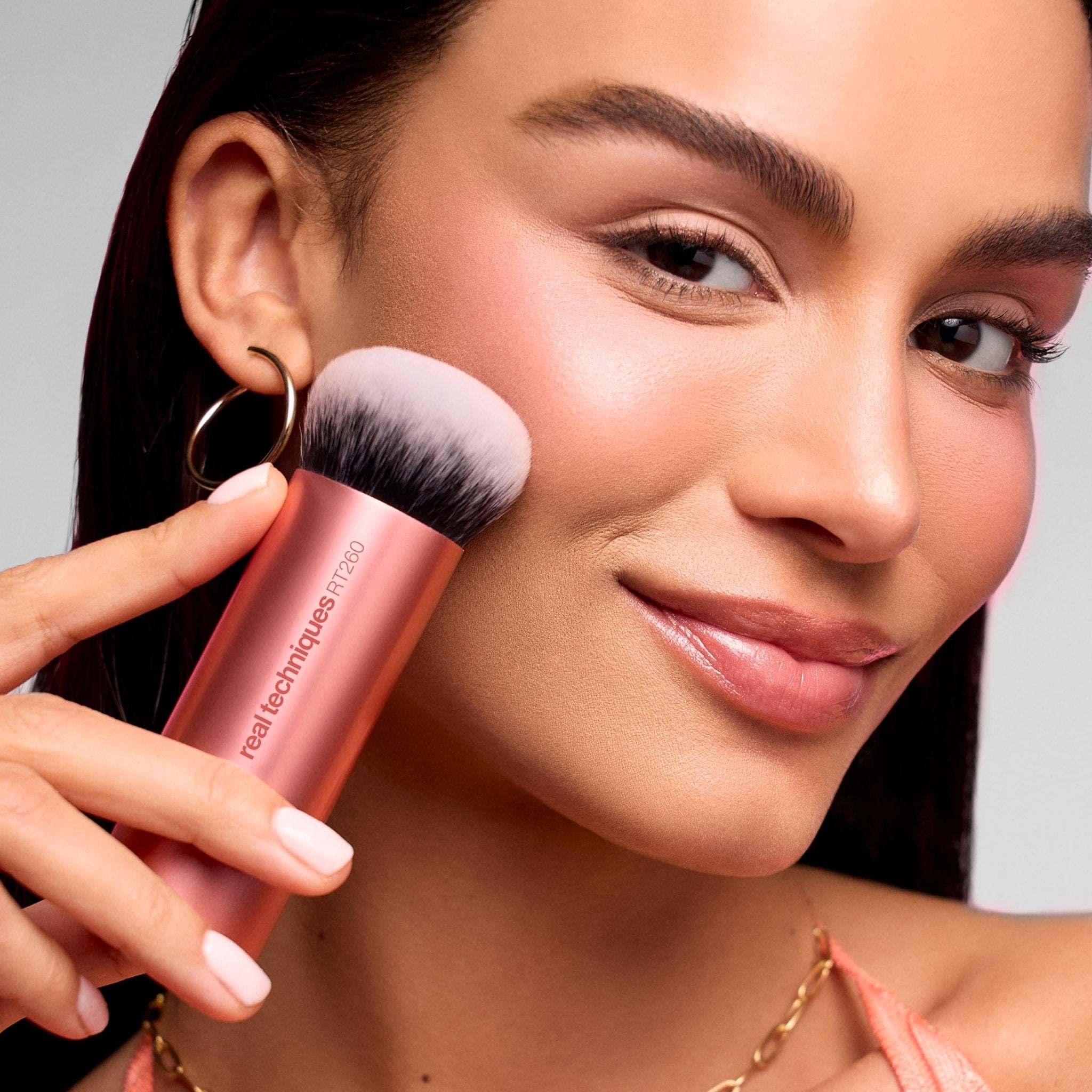 Real Techniques Bubble Blending Makeup Brush, Multipurpose Foundation Brush For Liquid, Cream, & Powder Products, Unique Round Brush Head, Synthetic Bristles, Vegan & Cruelty Free, 1 Count - TrustMedUSA